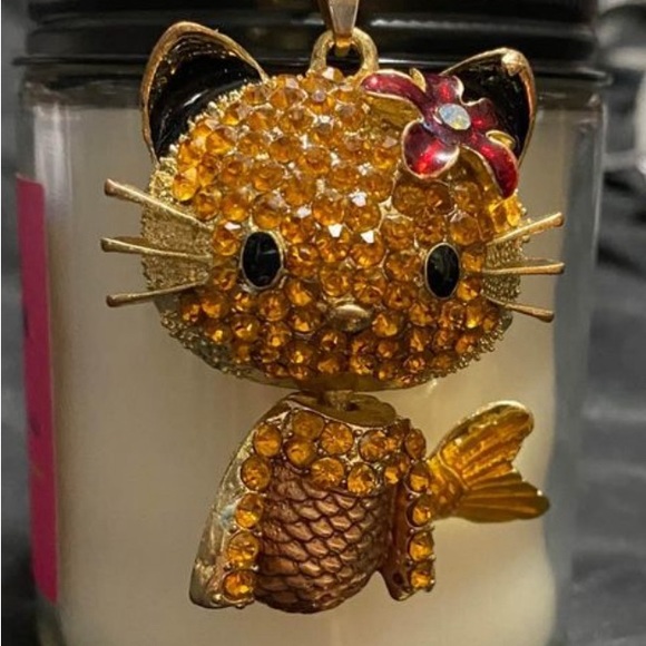 Betsey Johnson X Hello Kitty - Picture 2 of 3